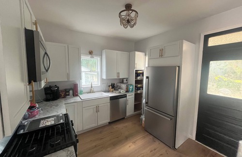 Strabane Casa | Remodeled spacious 4-bedroom house in very popular Houston, PA with central AC