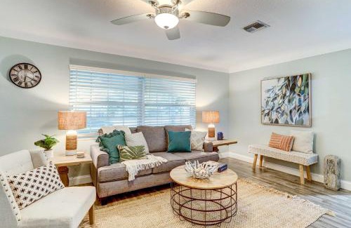 South Pinellas Community Council Casa | Remodeled St Petersburg Retreat with Hot Tub!