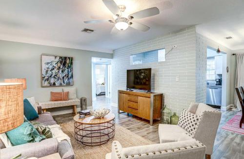 South Pinellas Community Council Casa | Remodeled St Petersburg Retreat with Hot Tub!