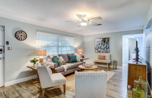 South Pinellas Community Council Casa | Remodeled St Petersburg Retreat with Hot Tub!