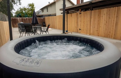 Mira Mesa Casa | REMODELED Urban Retreat Self Check-In, Hot Tub, Foosball, Fire Pit, Cornhole