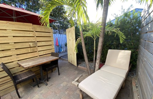 East Fort Lauderdale Cabaña | Beach cottage ,queen bed