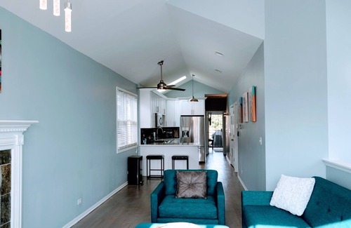 Near West Side Apartamento | Remodeled West Loop Apartment Near United Center