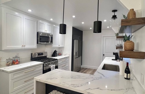 Blue Jay Cabina | Remodeled Lux Black Cabin in Lake Arrowhead W/ Full Studio. 3 min to the Lake.