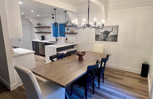 Blue Jay Cabina | Remodeled Lux Black Cabin in Lake Arrowhead W/ Full Studio. 3 min to the Lake.