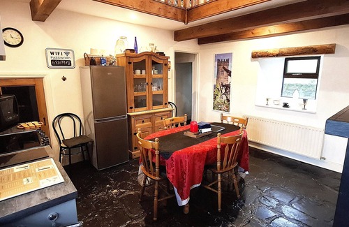 North Tipperary Casa | Remodelled historical house w/ 17th century tower. Pet friendly. Boardgames!