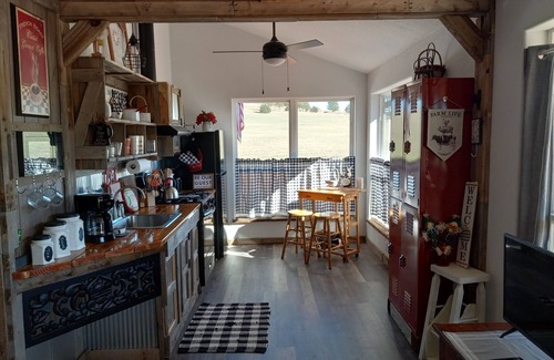 Recluse Cabina | Remote cabin for newlyweds or hunters. Wildlife, solitude, stillness abound.