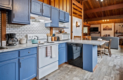 Scottsburg Cabina | Remote cabin in the woods