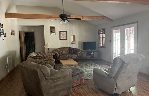 Board Camp Cabina | Remote Cabin on Sugar Creek Near Wolf Pen Gap-Ouachita National Forest