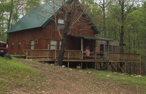 Board Camp Cabina | Una escapada remota ... cabaña aislada en el bosque nacional