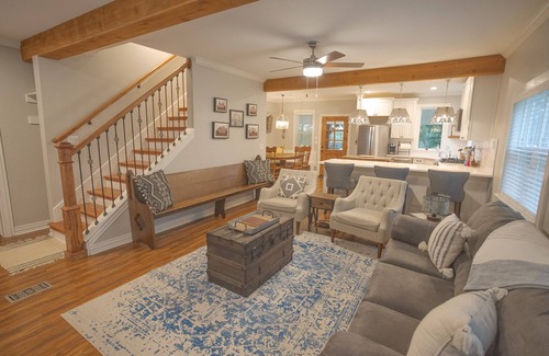 Schulenburg Casa | Ren Farmhouse! 17 acres | Game Barn! | 10 mi to Wed Venues!