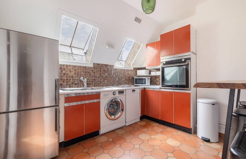 Marais Apartamento | Renaissance, 2BR/1BA, 5 people