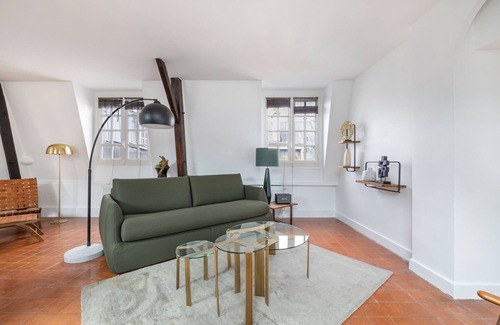 Marais Apartamento | Renaissance, 2BR/1BA, 5 people