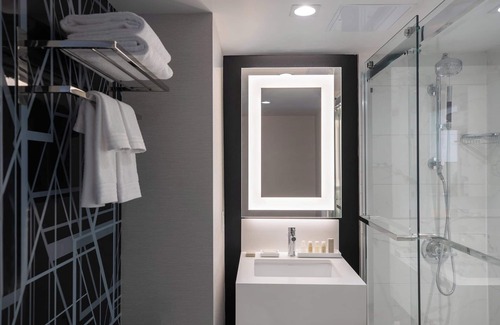 Downtown Des Moines Hotel | Renaissance Des Moines Savery Hotel
