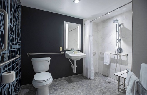 Downtown Des Moines Hotel | Renaissance Des Moines Savery Hotel