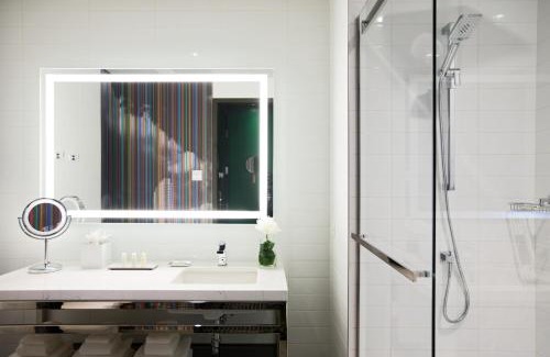 Downtown Montreal Hotel | Renaissance Montreal Downtown Hotel