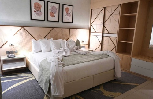 Sari Street Apartamento | Renee Suite