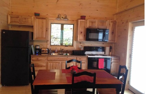 Robbinsville Cabina | Renew & Relax in Tranquil & Comfortable Log Cabin