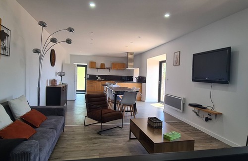 Labastide-sur-Besorgues Casa | Renovated country house right next to hiking trails.