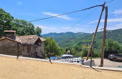 Labastide-sur-Besorgues Casa | Renovated country house right next to hiking trails.