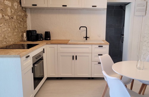 Saint-Martial-Viveyrol Cabaña | Renovated Cottage with two bedrooms and shared swimming pool