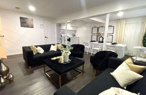Southeast Yonkers Casa | Renovated 1 bedroom apartment 30 min train ride from manhattan