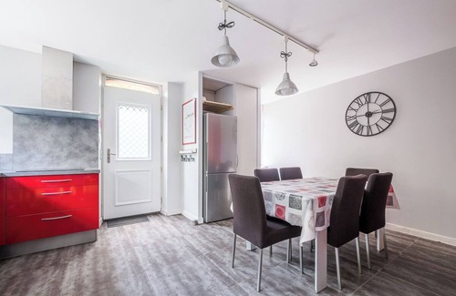 Amidonniers - Caffarelli Condominio | Renovated 130m2 apartment in RDJ with office, garden and parking in town center