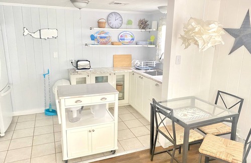 Bass River Cabaña | Renovated 1940’s Bass River .5miles to Beaches⛱️ Central AC