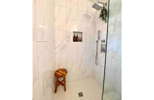 Myrtle Grove Casa | Renovated 1970’s Brick Rancher - 10 miles to the beach!