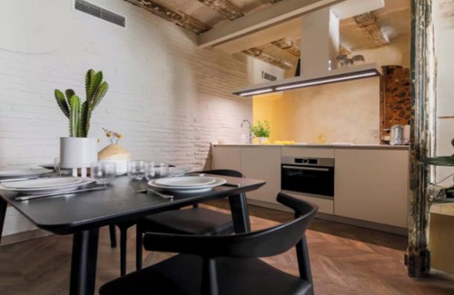 El Raval Apartamento | Renovated 19th-Century Gem in City Centre