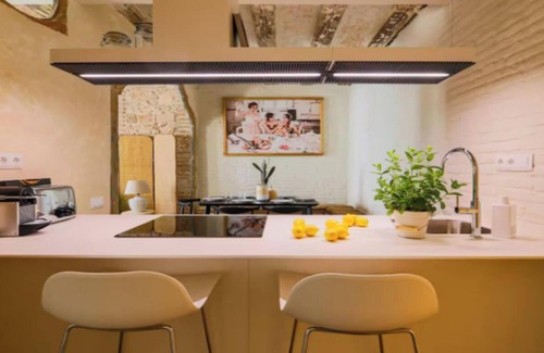 El Raval Apartamento | Renovated 19th-Century Gem in City Centre