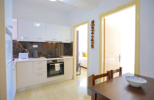 Kassiopi Apartamento | Renovated 2-Bed Gem in Kassiopi's Vibrant Tourist Village, WiFi, Terrace
