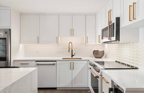 Downtown Apartamento | Renovated 2 BR/2 BA In Town with AC!