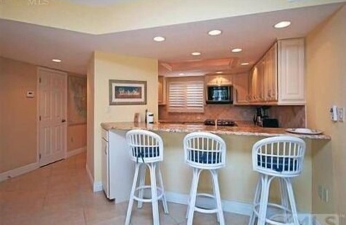 Sanibel Condominio | Recientemente renovado, 2 + BR + DEN / 2 baños condominio / Vista al Golfo, R202 GRANDES OPINIONES / Reloj de sol