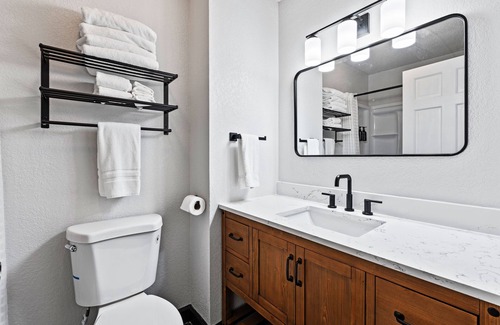 Townsend Hotel | Renovated 2 Queen Suite