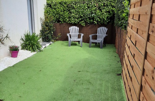 Benodet Apartamento | Renovated 2* studio with bedroom, quiet, small garden on the Breton Riviera