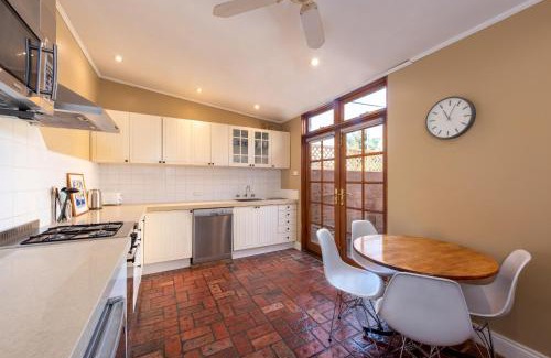 Princes Hill Casa | Renovated 2B 1B Victorian House in Princes Hill
