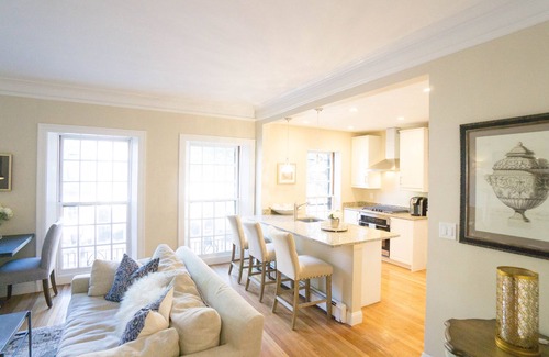 Beacon Hill Condominio | Renovado 2BR | 1. 5BA en Charles St