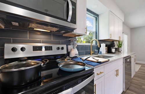 Morgantown Casa | Renovated 2BR/2.5BA Townhome 0.2 Mi to Stadium