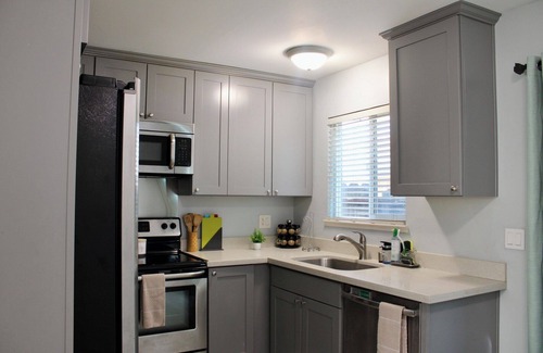 Upper B Street Apartamento | Renovated 2BR Castro Valley Apartment Near BART and Parking