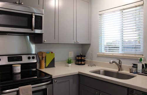 Upper B Street Apartamento | Renovated 2BR Castro Valley Apartment Near BART and Parking