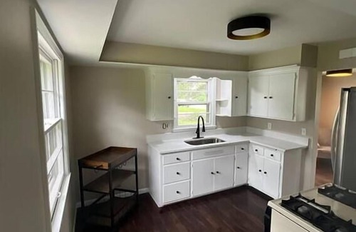 East Bloomington Casa | Renovated 3-bedroom house with granite and hardwood located near MOA and MSP