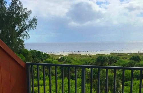 Sanibel Condominio | Renovated 3-BR Villa with Rooftop Sundeck, Gulf Views and Private Beach - Signal Inn 16