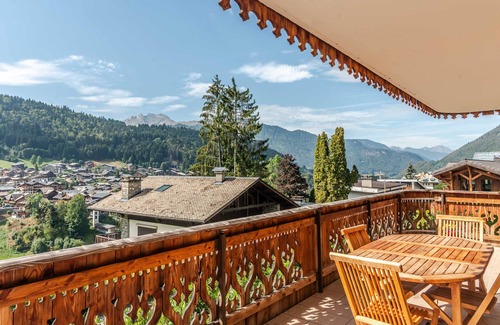 Morzine Apartamento | 3 habitaciones renovadas con terraza, chimenea, se admiten mascotas, parking y wifi en Morzine