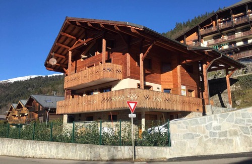 Morzine Apartamento | 3 habitaciones renovadas con terraza, chimenea, se admiten mascotas, parking y wifi en Morzine