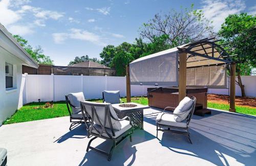 Apollo Beach Casa | Renovated 3B 2BA, oasis yard Hot tub