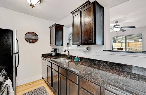 Westfield Condominio | Cozy Tarrytown Condo - 2 millas del centro
