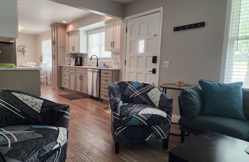 Merriam Casa | Renovated 3BR/2bath Ranch Near Hospital-Ideal for Families & Medical Stays