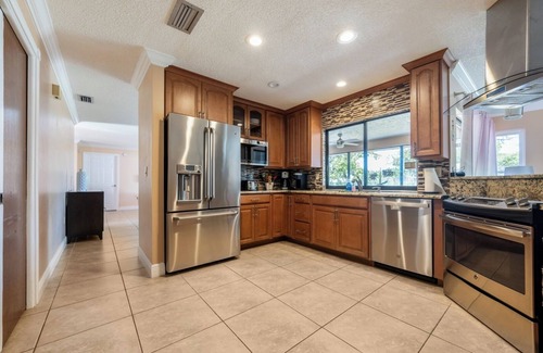 Whitfield Cabaña | Renovated 3BR Dog Friendly Pond View W/D