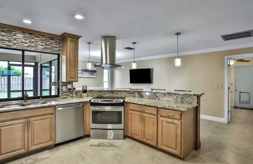 Whitfield Cabaña | Renovated 3BR Dog Friendly Pond View W/D